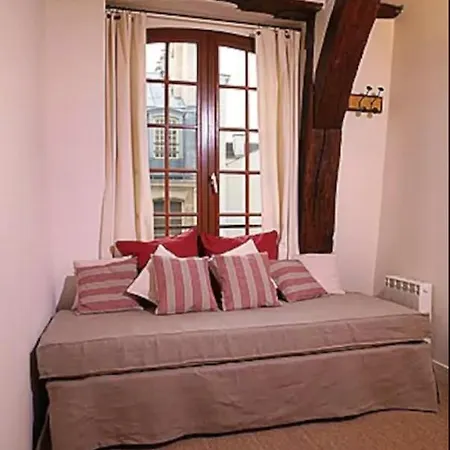 Charming Cosy Triplex In Trendy Marais Apartman *
