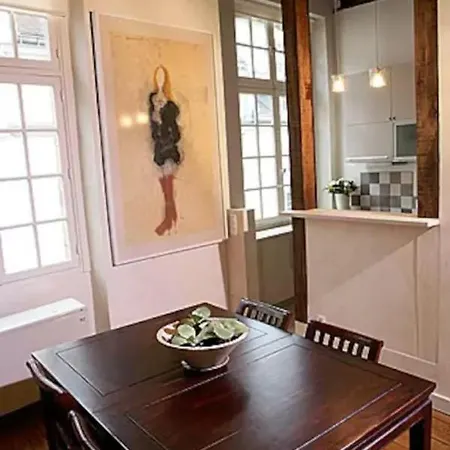 Charming Cosy Triplex In Trendy Marais Apartament Paryż