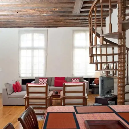 Charming Cosy Triplex In Trendy Marais Apartament Paryż