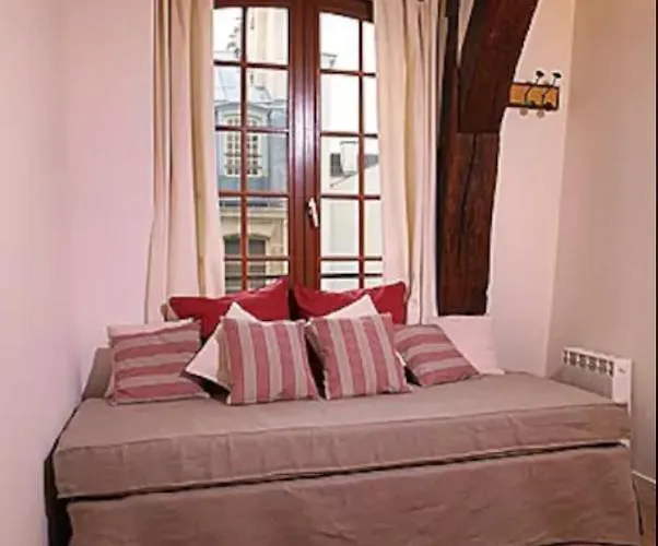 Charming Cosy Triplex In Trendy Marais شقة *