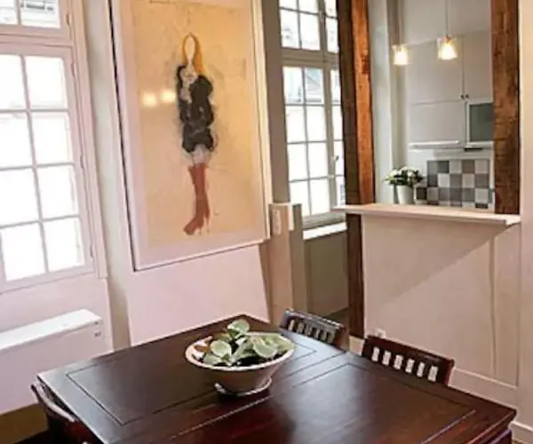 Charming Cosy Triplex In Trendy Marais شقة باريس