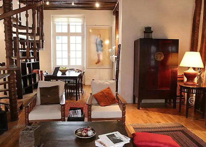 Charming Cosy Triplex In Trendy Marais Paris