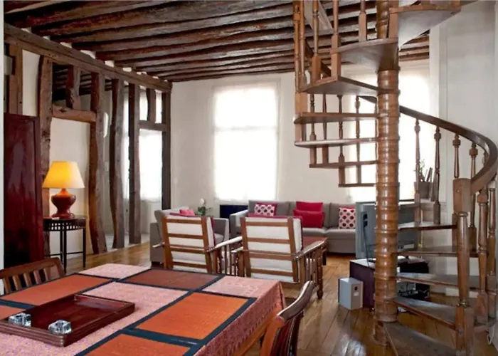 Charming Cosy Triplex In Trendy Marais * باريس