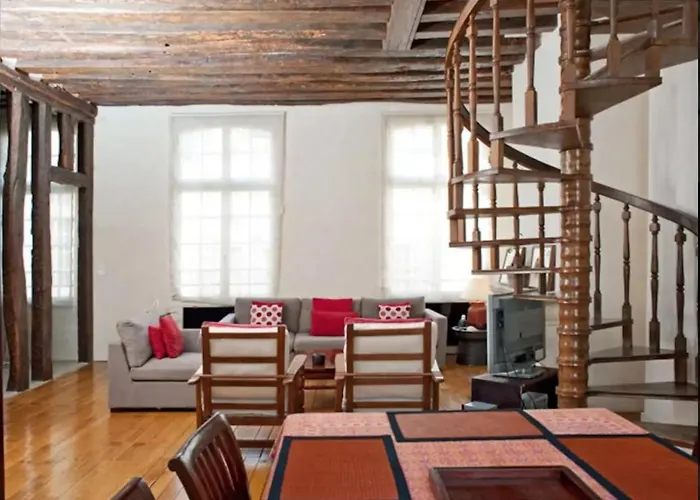Charming Cosy Triplex In Trendy Marais شقة باريس