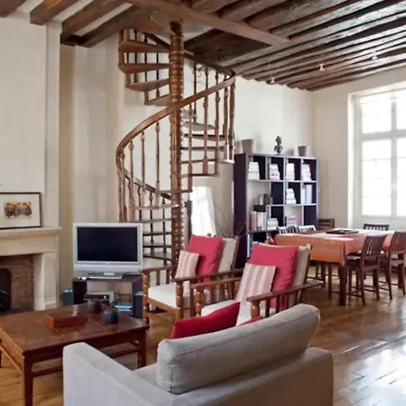 Charming Cosy Triplex In Trendy Marais *